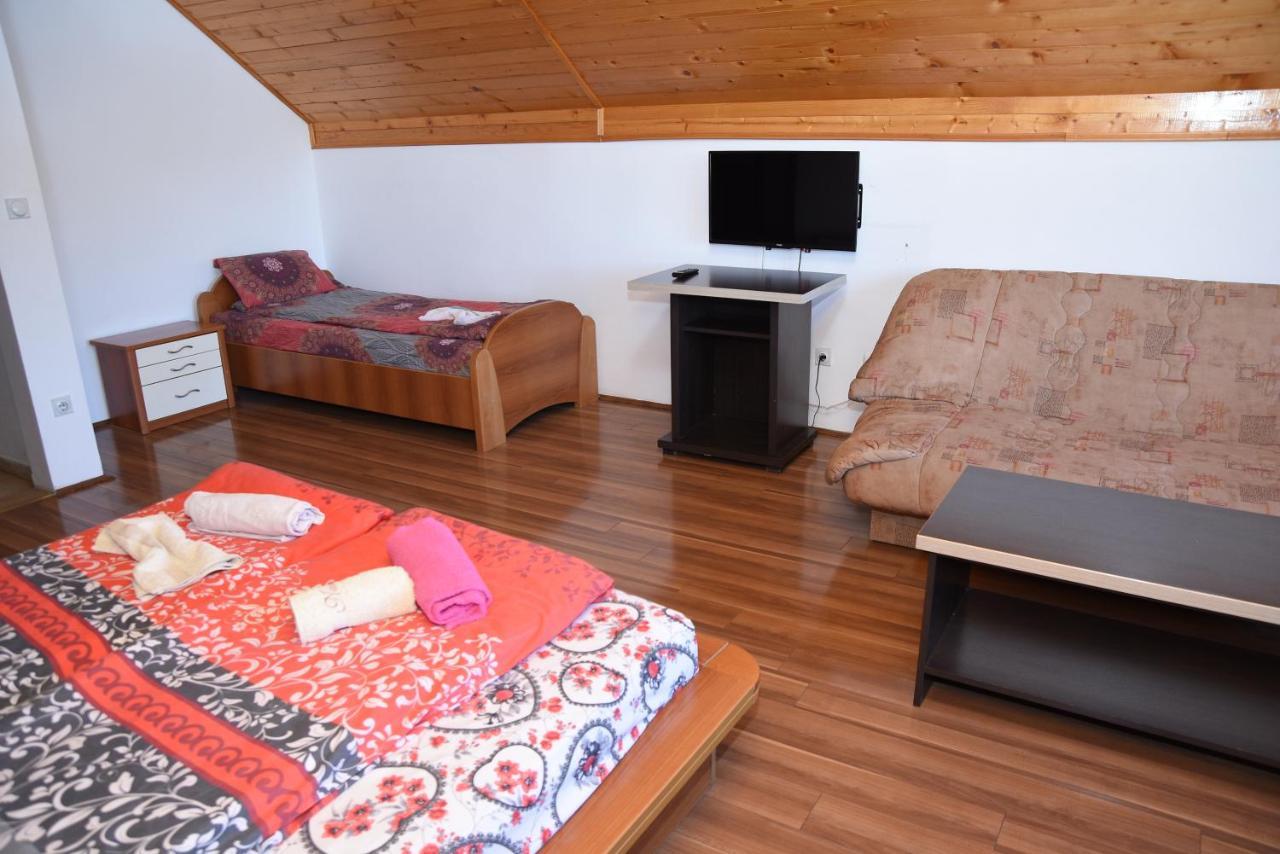 Mm Narcis Bed & Breakfast Vlasina Rid Exterior photo
